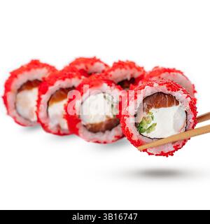 Sushi-Brötchen mit Tobiko-Quark und rotem Fisch Stockfoto