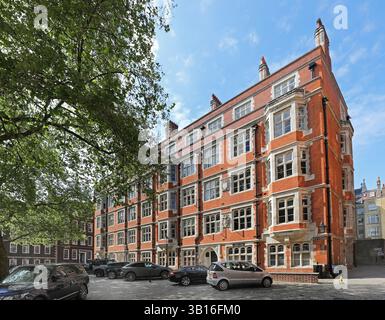 Temple Lane, London, Großbritannien. Rechtsbezirk in der City of London. Zeigt das Brick Court Building. Stockfoto