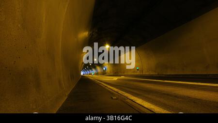 Tunnel Svrcinovec innerhalb der Infrastruktur Weitwinkel kurz. Slowakei. Stockfoto