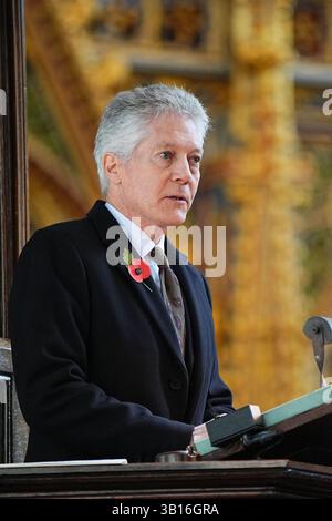 Australiens Hochkommissar im Vereinigten Königreich Stephen Smith spricht während einer Gedenkfeier zum Anzac Day in der Westminster Abbey in London. Bilddatum: Freitag, 25. April 2025. Stockfoto