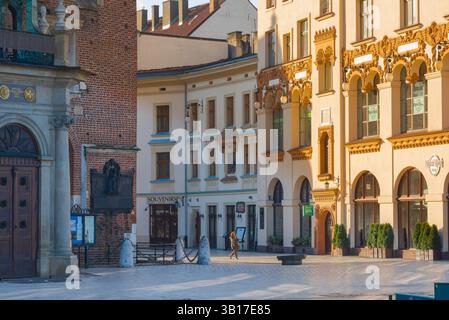 Barockstadt Europa, Blick auf attraktive Barock- und Rokoko-Gebäude am Plac Mariacki in der historischen Altstadt von Krakau, Polen Stockfoto