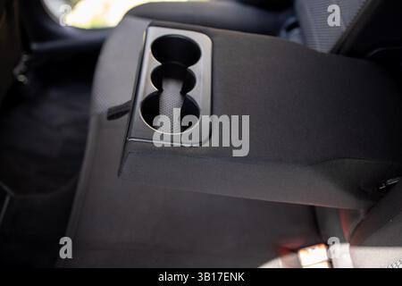 Autokassettenhalter optional in einem neuen Auto. Stockfoto