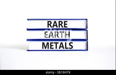Symbol für Seltenerdmetalle. Konzeptworte seltene Erden auf schönen Büchern. Schöner Hintergrund aus weißem Papier. Business- und Seltenerdmetalle-Konzept Stockfoto
