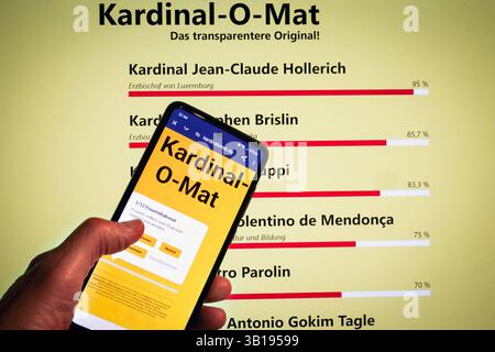Kardinal-O-Mat nach Vorbild des Wahl-O-Mats auf einem Smartphone und dem Bildschirm eines PCs. Privates Konklave zur Pastwahl des persönlich favoritisierten Nachfolgers des am 21.4.2025 verstorbenen Papstes Franziskus. Wer die Fragen beantwortet, bekommt ein Ranking von ausgewählten Kardinälen, angeordner nach prozentualer Übereinstimmung des Nutzers. *** Kardinal O Mat modellierte auf einem Smartphone und dem Bildschirm eines privaten Konklaves am PC den persönlich bevorzugten Nachfolger von Papst Franziskus, der am 21 4 2025 starb Stockfoto