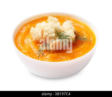 Köstliche Kürbiscremesuppe mit Croutons und Dill in einer Schüssel isoliert auf weiß Stockfoto