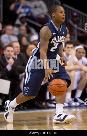 15. Februar 2011: Villanova Wildcats schützen Maalik Wayns (2) während des NCAA-Basketballspiels zwischen den #15 Villanova Wildcats und den Seton Hall Pirates im Prudential Center in Newark, New Jersey. Die Wildkatzen Beat the Pirates, 60-57.(Bild: © Chris Szagola/Cal Sport Media/ZUMAPRESS.com) Stockfoto