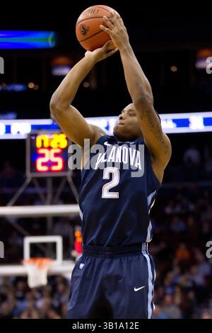 15. Februar 2011: Villanova Wildcats beschützen Maalik Wayns (2) mit einem Sprungschuss während des NCAA Basketballspiels zwischen den #15 Villanova Wildcats und den Seton Hall Pirates im Prudential Center in Newark, New Jersey. Die Wildkatzen Beat the Pirates, 60-57.(Bild: © Chris Szagola/Cal Sport Media/ZUMAPRESS.com) Stockfoto