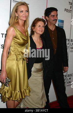 27. April 2005 - New York, New York, USA - K42921ML.4TH ANNUAL TRIBECA FILM FESTIVAL PRÄSENTIERT DIE PREMIERE VON „YES“ IM STUYBESANT HIGH SHOOL NEW YORK New YORK 2005. - 2005.JOAN ALLEN SALLY POTTER SIMON ABKARIAN(Kreditbild: © Mitchell Levy/Globe Photos/ZUMAPRESS.com) Stockfoto