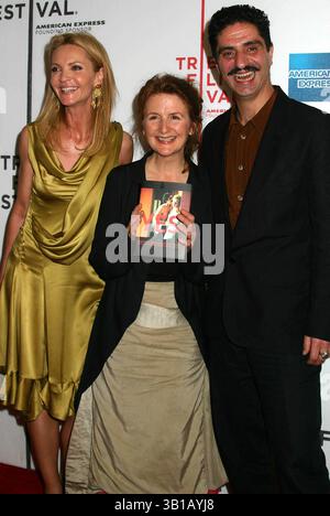 27. April 2005 - New York, New York, USA - K42921ML.4TH ANNUAL TRIBECA FILM FESTIVAL PRÄSENTIERT DIE PREMIERE VON „YES“ IM STUYBESANT HIGH SHOOL NEW YORK New YORK 2005. - 2005.JOAN ALLEN SALLY POTTER SIMON ABKARIAN(Kreditbild: © Mitchell Levy/Globe Photos/ZUMAPRESS.com) Stockfoto