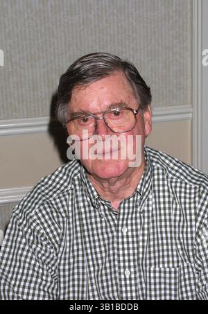 24. AUGUST 2002 - HOLLYWOOD, KALIFORNIEN, USA - K25917EG - HOLLYWOOD SAMMLER UND PROMINENTE SHOW, DIE ERSTE JÄHRLICHE: STARS OF THE ZONE CONVENTION (TWILIGHT ZONE). BEVERLY GARLAND HOTEL, NORTH HOLLYWOOD, CA 08-24-02. / 2002(Bild: © Ed Geller/Globe Photos/ZUMAPRESS.com) Stockfoto