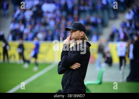 Mönchengladbach, Deutschland. April 2025. 25.04.2025; Mönchengladbach; Fussball, Herren, Regionalliga West, Saison 2024/2025, Borussia Mönchengladbach U23 vs. MSV Duisburg Eugen Polanski (Trainer Gladbach U23) DFL-Vorschriften verbieten jede Verwendung von Fotografien als Bildsequenzen und/oder Quasi-Video. Gemaess den Vorgaben der DFL Deutsche Fussball Liga ist es untersagt, in dem Stadion und/oder vom Spiel angefertigte Fotoaufnahmen in Form von Sequenzbildern und/oder videoaehnlichen Fotostrecken zu verwerten bzw. Verwerten zu lassen. Quelle: dpa/Alamy Live News Stockfoto