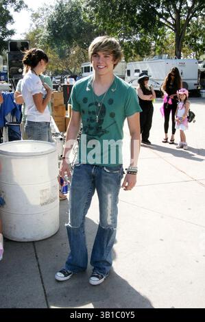 13. AUGUST 2005 - HOLLYWOOD, KALIFORNIEN, USA - K44539EG.JESSE MCCARTNEY GIBT EIN KOSTENLOSES KONZERT IM COLISEUM IN LOS ANGELES, CA. 8.-13. AUGUST 2005. - 2005(Kreditbild: © Ed Geller/Globe Photos/ZUMAPRESS.com) Stockfoto