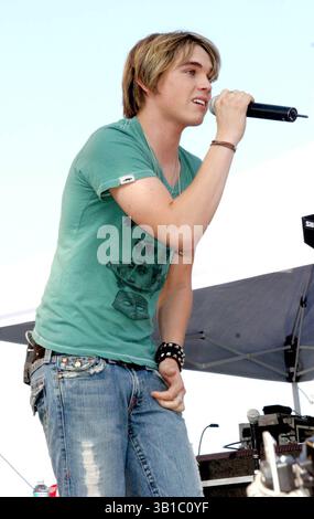 13. AUGUST 2005 - HOLLYWOOD, KALIFORNIEN, USA - K44539EG.JESSE MCCARTNEY GIBT EIN KOSTENLOSES KONZERT IM COLISEUM IN LOS ANGELES, CA. 8.-13. AUGUST 2005. - 2005(Kreditbild: © Ed Geller/Globe Photos/ZUMAPRESS.com) Stockfoto