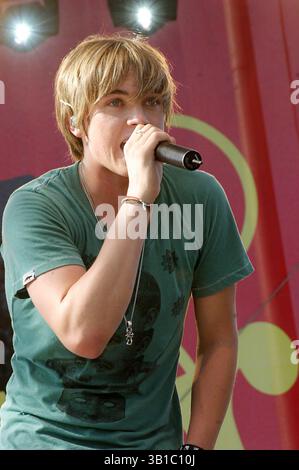 13. AUGUST 2005 - HOLLYWOOD, KALIFORNIEN, USA - K44539EG.JESSE MCCARTNEY GIBT EIN KOSTENLOSES KONZERT IM COLISEUM IN LOS ANGELES, CA. 8.-13. AUGUST 2005. - 2005(Kreditbild: © Ed Geller/Globe Photos/ZUMAPRESS.com) Stockfoto