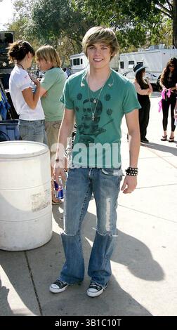 13. AUGUST 2005 - HOLLYWOOD, KALIFORNIEN, USA - K44539EG.JESSE MCCARTNEY GIBT EIN KOSTENLOSES KONZERT IM COLISEUM IN LOS ANGELES, CA. 8.-13. AUGUST 2005. - 2005(Kreditbild: © Ed Geller/Globe Photos/ZUMAPRESS.com) Stockfoto