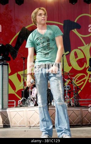 13. AUGUST 2005 - HOLLYWOOD, KALIFORNIEN, USA - K44539EG.JESSE MCCARTNEY GIBT EIN KOSTENLOSES KONZERT IM COLISEUM IN LOS ANGELES, CA. 8.-13. AUGUST 2005. - 2005(Kreditbild: © Ed Geller/Globe Photos/ZUMAPRESS.com) Stockfoto