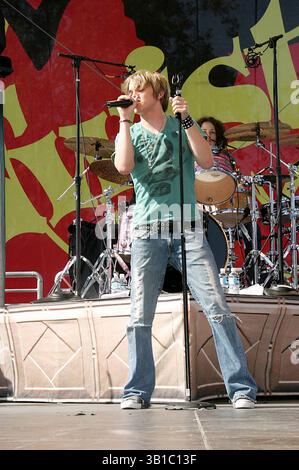 13. AUGUST 2005 - HOLLYWOOD, KALIFORNIEN, USA - K44539EG.JESSE MCCARTNEY GIBT EIN KOSTENLOSES KONZERT IM COLISEUM IN LOS ANGELES, CA. 8.-13. AUGUST 2005. - 2005(Kreditbild: © Ed Geller/Globe Photos/ZUMAPRESS.com) Stockfoto