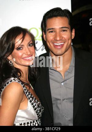 APRIL 2007 - HOLLYWOOD, KALIFORNIEN, USA - K54954EG.MARIO LOPEZ FEIERT SEINEN GEBURTSTAG IM TAO ASIAN BISTRO, VENETIAN RESORT AND CASINO, LAS VEGAS NV 10-06-2007. - 2007.MARIO LOPEZ UND KARINA SMIRNOFF(Bild: © Ed Geller/Globe photos/ZUMAPRESS.com) Stockfoto
