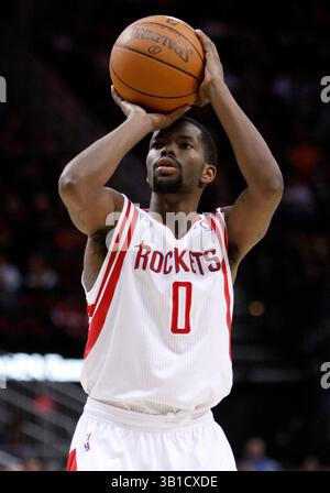 8. Februar 2011: Aaron Brooks (0) schießt einen Freiwurf während der zweiten Hälfte des NBA-Basketballspiels zwischen den Minnesota Timberwolves und den Houston Rockets im Toyota Center in Houston, Texas. Minnesota besiegte Houston 112–108. (Bild: © Andrew Richardson/Cal Sport Media/ZUMAPRESS.com) Stockfoto