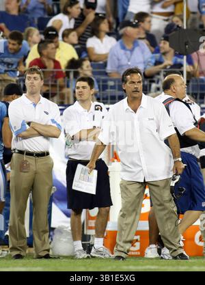 23. August 2010: Tennessee Titans-Cheftrainer Jeff Fisher am Spielfeld des LP Field in Nashville, Tennessee. Die Titans besiegten die Kardinäle 24-10. (Bild: © Randy Sartin/Cal Sport Media/ZUMApress.com) Stockfoto