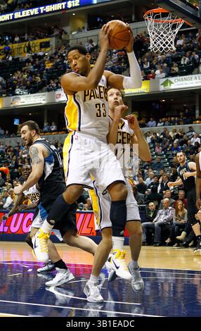 11. Februar 2011: Indiana Pacers Small Forward Danny Granger (33) holt sich bei einem NBA-Basketballspiel zwischen den Minnesota Timberwolves und Indiana Pacers im Conseco Fieldhouse in Indianapolis, Indiana, einen Rebound. (Bild: © Pat Lovell/Cal Sport Media/ZUMAPRESS.com) Stockfoto