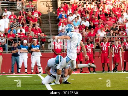 25. September 2010: Casey Barth, Kicker aus North Carolina (11) während eines NCAA-Fußballspiels zwischen den Rutgers Scarlet Knights und den North Carolina Tarheels im Rutgers Stadium in Piscataway, New Jersey. North Carolina besiegte Rutgers 17-13. (Bild: © Duncan Williams/Cal Sport Media/ZUMApress.com) Stockfoto