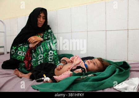 06. Januar 2010 - Lashkargah, Helmand, Afghanistan - die Kinderstation in einem Krankenhaus. (Bild: © Ton Koene/ZUMApress.com) Stockfoto