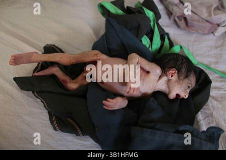 06. Januar 2010 - Lashkargah, Helmand, Afghanistan - die Kinderstation in einem Krankenhaus. (Bild: © Ton Koene/ZUMApress.com) Stockfoto