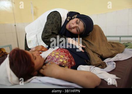 06. Januar 2010 - Lashkargah, Helmand, Afghanistan - die Kinderstation in einem Krankenhaus. (Bild: © Ton Koene/ZUMApress.com) Stockfoto