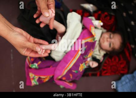 06. Januar 2010 - Lashkargah, Helmand, Afghanistan - die Kinderstation in einem Krankenhaus. (Bild: © Ton Koene/ZUMApress.com) Stockfoto