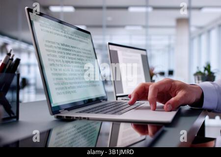 Rechtschreibprüfung Für Skriptvorlesung Und Satzgrammatik. Korrigieren Sie Fehler Stockfoto
