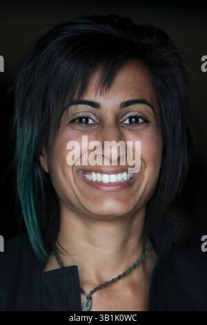 Oktober 2010 – San Francisco, Kalifornien, USA – SHAHERISE CHARANIA, Gründerin von Women 2,0, spricht mit mehr als 500 Unternehmern und Kleinunternehmern zur BizTechDay Conference in San Francisco. Die Teilnehmer der dritten jährlichen Veranstaltung lernten, wie sie neue Technologien wie soziale Medien anwenden und Fachleute kennenlernen, die ihnen helfen können, ihr Geschäft auszubauen. Die Veranstaltung war mit Gründern von Kiva, Gymboree, Elance und anderen hochkarätigen Unternehmern als Gastredner vertreten. In diesem Jahr fand die BizTechday-Konferenz im selben Monat in New York City und Seattle statt. (Kreditbild: © Tim Wagner/ZU Stockfoto