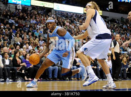 6. November 2010: Denver-Stürmer Al Harrington #7 fährt während eines NBA-Spiels zwischen den Denver Nuggets und den Dallas Mavericks im American Airlines Center in Dallas, TX Denver besiegte Dallas 103–92 (Foto: © Albert Pena/Cal Sport Media/ZUMApress.com) Stockfoto