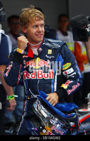 22. Oktober 2010: Sebastian Vettel (GER) Red Bull Racing feiert die Pole Position. Formel-1-Weltmeisterschaft, Rd 17, Großer Preis Von Korea, Qualifikationstag, Korea International Circuit, Yeongam, Südkorea, Samstag, 23. Oktober 2010. (Foto: © Sutton Motorsports/ZUMApress.com) Stockfoto