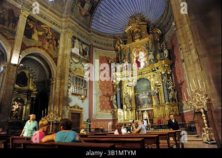 Altar und Innenausstattung in der Kirche Nostra Senyora dels Angels, Pollensa, Pollenca, Mallorca, Balearen, Balearen, M Stockfoto