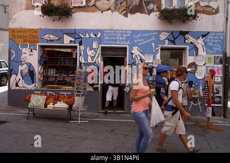Historische Wandmalereien in Orgosolo, Sardinien Stockfoto
