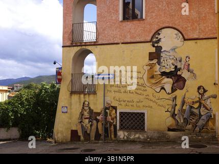 Historische Wandmalereien in Orgosolo, Sardinien Stockfoto