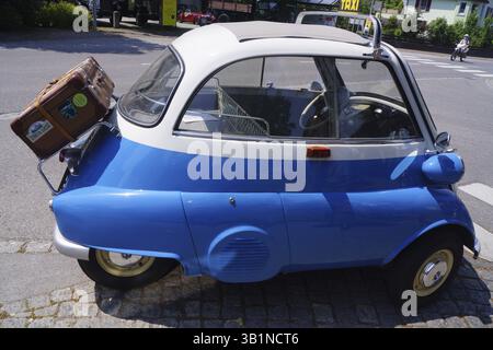 Vintage BMW Isetta in Blau Stockfoto