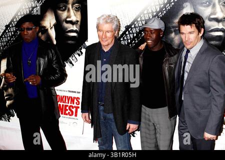 März 2010 - New York, New York, Vereinigte Staaten - WESLEY SNIPES, RICHARD GERE, DON CHEADLE, ETHAN HAWKE bei der Premiere von „Brooklyn's Finest“. im AMC Loew's Lincoln Square Theatre, New York City 03-02-2010 . Fotos von - Fotos,INCÂ ©2010...K63735JBB(Kreditbild: © John Barrett/Globe Photos/ZUMApress.com) Stockfoto