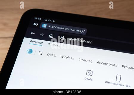 OSTRAVA, TSCHECHIEN - 24. SEPTEMBER 2024: Website der AT und T-Gesellschaft, die Telekommunikationsdienste anbietet Stockfoto