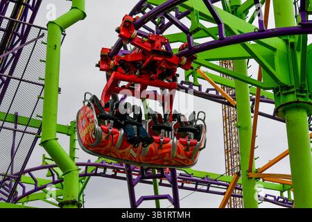 Deutschland, Baden-Württemberg, Stuttgart 26.04.2025, Deutschland, DE, Baden-Württemberg, Stuttgart, im Bild Themenbild, Stadtansichten, Stuttgarter Fruehlingsfest, Karussell, Menschen, Besucher, Spass, Freude, Feature, Symbolbild Baden-Württemberg *** Deutschland, Baden Württemberg, Stuttgart 26 04 2025, Deutschland, DE, Baden Württemberg, Stuttgart, im Bild Themenbild, Stadtansichten, Stuttgarter Frühlingsfest, Karussell, Menschen, Besucher, Spaß, Freude, Feature, Symbolbild Baden Württemberg Deutschland, Baden-Württemberg, Stuttgart, 26.04.2025-14 Stockfoto