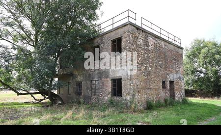 Militärflugplatz-Wachbüro des 2. Weltkriegs, Flugplatz-Kontrollturm in der Forma RAF Woolfox Lodge, Rutland Stockfoto