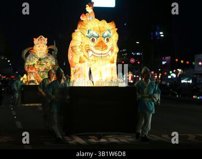 Seoul, Südkorea. April 2025. Am 26. April 2025 findet in Seoul, Südkorea, eine Laterne-Parade statt. Quelle: Yao Qilin/Xinhua/Alamy Live News Stockfoto