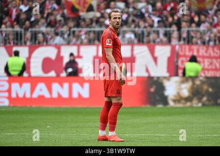 München, Deutschland. April 2025. Fußball: Bundesliga, Bayern München - FSV Mainz 05, Spieltag 31, Allianz Arena, Münchner Harry Kane während des Spiels. Quelle: Peter Kneffel/dpa/Alamy Live News Stockfoto