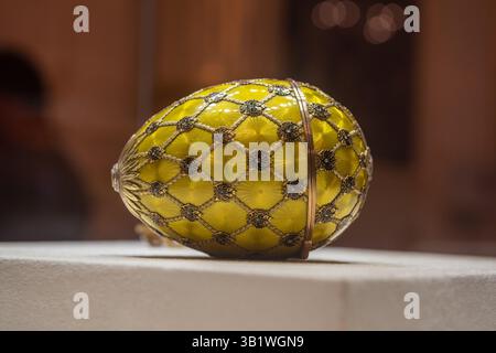 Sankt Petersburg, Russland – 19. Juni 2018. Das Kaiserliche Krönungsei, eines der berühmtesten und berühmtesten aller Faberge-Eier, wird im Fa ausgestellt Stockfoto