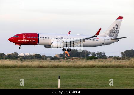 Norwegian Air Sweden Boeing 737-8JP (REG: SE-URP) landet ab Kopenhagen. Stockfoto