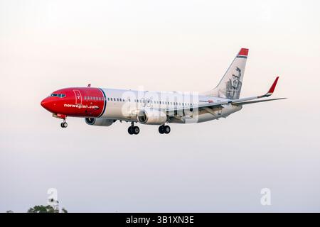 Norwegian Air Sweden Boeing 737-8JP (REG: SE-URP) landet ab Kopenhagen. Stockfoto