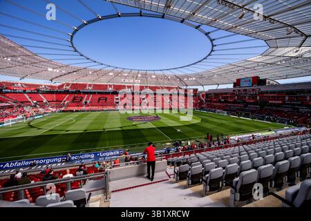 Leverkusen, Deutschland. April 2025. LEVERKUSEN, DEUTSCHLAND - 26. APRIL: Allgemeine Ansicht des Stadions während des Bundesliga-Spiels zwischen Bayer 04 Leverkusen und dem FC Augsburg in der BayArena am 26. April 2025 in Leverkusen. (Foto: Pieter van der Woude/Orange Pictures) Credit: Orange Pics BV/Alamy Live News Stockfoto