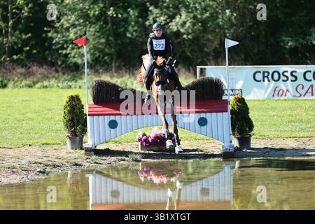 Nikola Bartova aus Tschechien mit Portas während des CCI2*-L Cross Country bei den Strzegom Spring Open II am 26. April 2025, Strzegom, Polen (Foto: Maxime David - MXIMD Pictures) Stockfoto