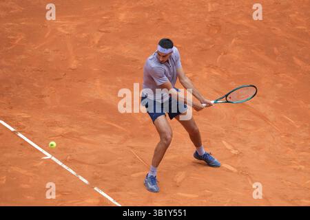 Madrid, Spanien. April 2025. Lorenzo Sonego im Kampf gegen Alex de Minaur bei den Mutua Madrid Open am 26. April 2025 in Madrid (Foto: Oscar Gonzalez/SIPA USA) Credit: SIPA USA/Alamy Live News Stockfoto